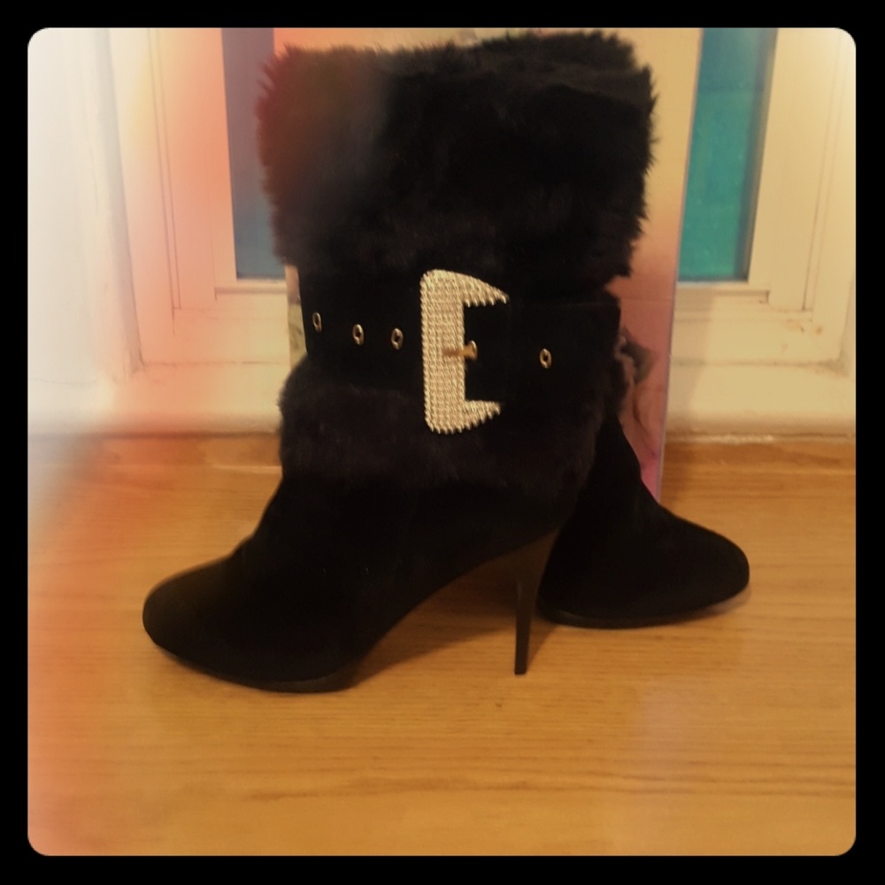 $10 STYLISH! Black {FUR BOOTS}  #bundleandsave